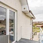 Upwind Kitesurfing Wingfoil Windsurfing Rowery Sauna 4*