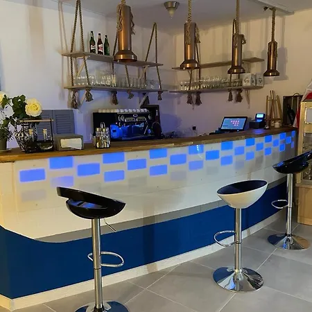 Upwind ゲストハウス 4*