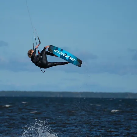 Upwind Kitesurfing Wingfoil Windsurfing Rowery Sauna 4* Oslonino