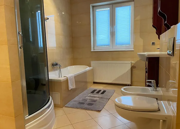 Upwind Kitesurfing Wingfoil Windsurfing Rowery Sauna 4* Oslonino