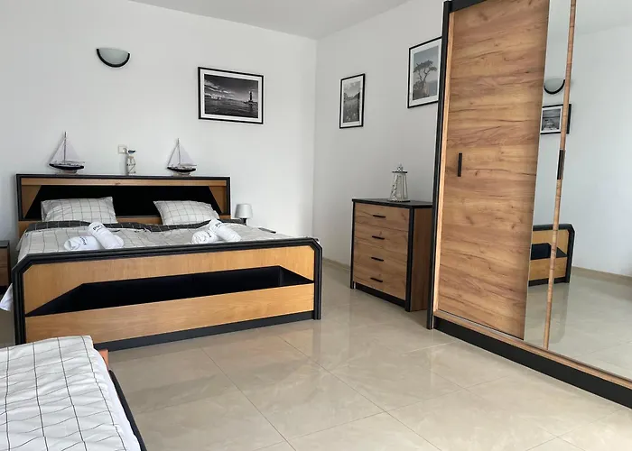 Upwind Kitesurfing Wingfoil Windsurfing Rowery Sauna 4*