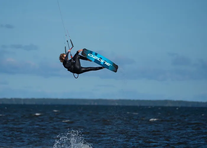 Upwind Kitesurfing Wingfoil Windsurfing Rowery Sauna 4* Oslonino